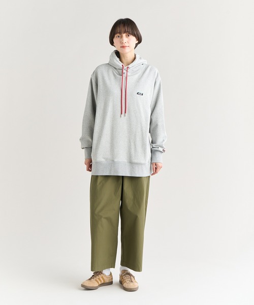 NANGA（ナンガ）の「ECO HYBRID MINI BOX LOGO EMBROIDERY SWEAT HOODIE/エコハイブリッド ミニボックスロゴ エンブロイダリー パーカー（パーカー・メンズ・ライトグレー/オートミール/ブラック/セージグリーン/ホワイト/オレンジ/ブラック系その他・S/M/L/XL）」の21枚目の写真