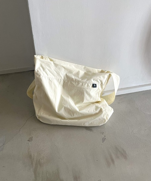 ANME(アンメ)の「マルチナイロンショルダーバッグ(ショルダーバッグ・レディース・グリーン/アイボリー/ブラック/ブルー/オレンジ・FREE)」の21枚目の写真