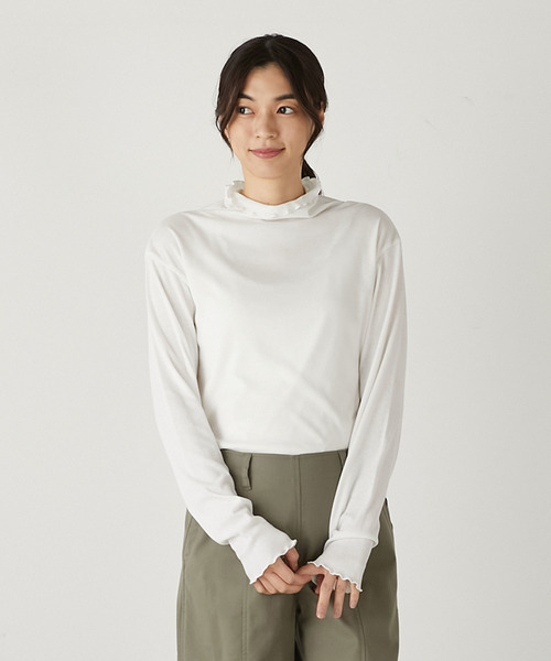 MELROSE claire（メルローズ クレール）の「【合わせ易さ抜群♪薄手テレコタートルネックプルオーバー】（Tシャツ/カットソー・レディース・オフホワイト/グレイッシュベージュ/ブラック/イエロー・FREE）」の2枚目の写真