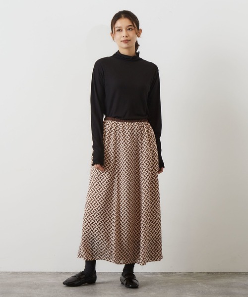 MELROSE claire（メルローズ クレール）の「【合わせ易さ抜群♪薄手テレコタートルネックプルオーバー】（Tシャツ/カットソー・レディース・オフホワイト/グレイッシュベージュ/ブラック/イエロー・FREE）」の9枚目の写真
