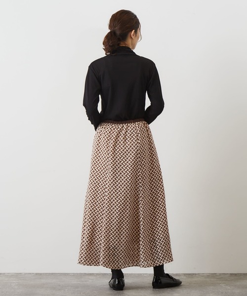 MELROSE claire（メルローズ クレール）の「【合わせ易さ抜群♪薄手テレコタートルネックプルオーバー】（Tシャツ/カットソー・レディース・オフホワイト/グレイッシュベージュ/ブラック/イエロー・FREE）」の11枚目の写真