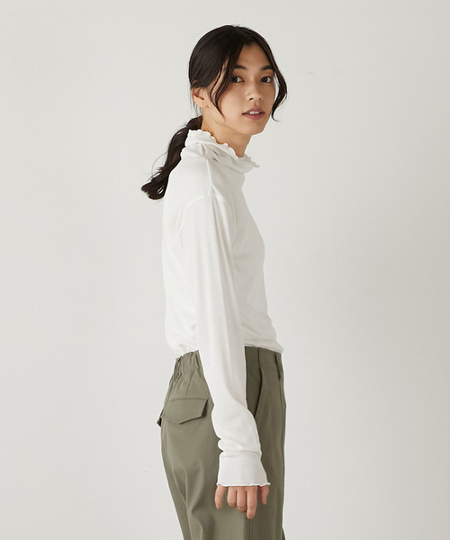 MELROSE claire（メルローズ クレール）の「【合わせ易さ抜群♪薄手テレコタートルネックプルオーバー】（Tシャツ/カットソー・レディース・オフホワイト/グレイッシュベージュ/ブラック/イエロー・FREE）」の16枚目の写真