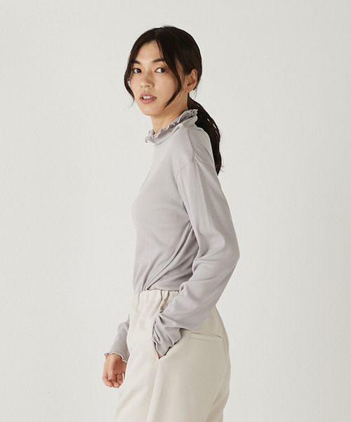 MELROSE claire（メルローズ クレール）の「【合わせ易さ抜群♪薄手テレコタートルネックプルオーバー】（Tシャツ/カットソー・レディース・オフホワイト/グレイッシュベージュ/ブラック/イエロー・FREE）」の22枚目の写真