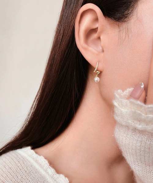 LA VORAGINE(ラ ヴォラジネ)の「スパイラルパールピアス(両耳用)(ピアス(両耳用)・レディース・ゴールド/シルバー・FREE)」の1枚目の写真