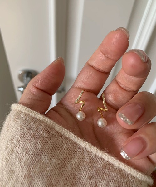 LA VORAGINE(ラ ヴォラジネ)の「スパイラルパールピアス(両耳用)(ピアス(両耳用)・レディース・ゴールド/シルバー・FREE)」の9枚目の写真