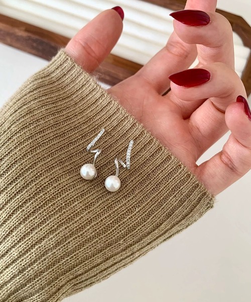 LA VORAGINE(ラ ヴォラジネ)の「スパイラルパールピアス(両耳用)(ピアス(両耳用)・レディース・ゴールド/シルバー・FREE)」の11枚目の写真