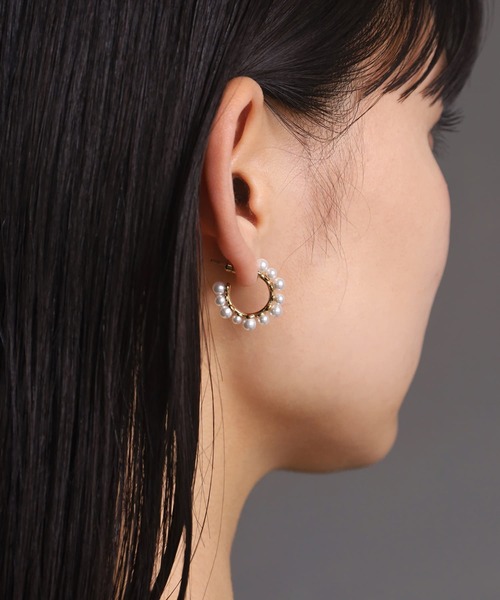 LHME（エルエイチエムイー）の「【WEB限定】“MELLOW”パールフープピアス/サージカルステンレス（金属アレルギー対応）【LHME / エルエイチエムイー】（ピアス（両耳用）・レディース・ゴールド・ONE SIZE）」の8枚目の写真