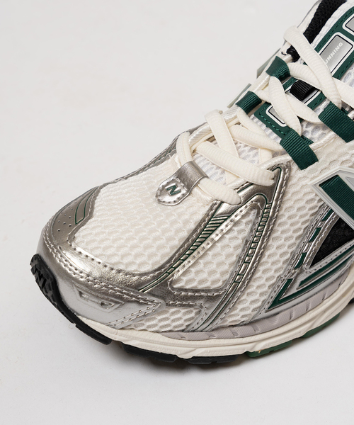 NEW BALANCE(ニューバランス)の「New Balance(ニューバランス) M1906REU(スニーカー・メンズ・シルバー・25.5cm/26cm/26.5cm/27cm/27.5cm/28cm)」の3枚目の写真