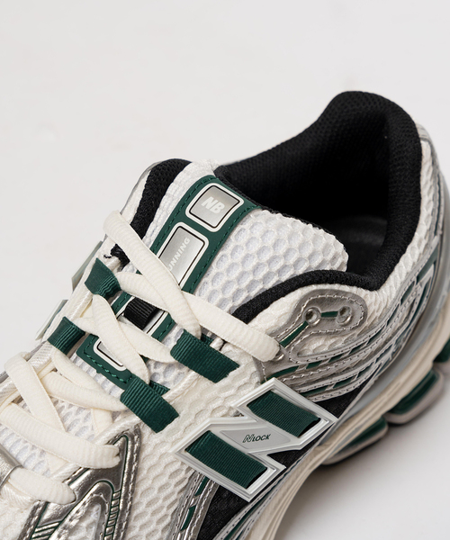 NEW BALANCE(ニューバランス)の「New Balance(ニューバランス) M1906REU(スニーカー・メンズ・シルバー・25.5cm/26cm/26.5cm/27cm/27.5cm/28cm)」の4枚目の写真