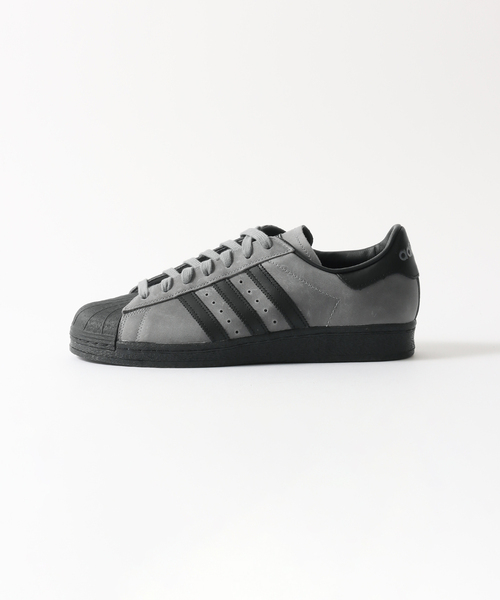 adidas(アディダス)の「adidas originals(アディダス オリジナルス) SUPERSTAR 82 IG9270(スニーカー・メンズ・チャコールグレー・28cm/27.5cm/27cm/26.5cm/26cm)」の2枚目の写真