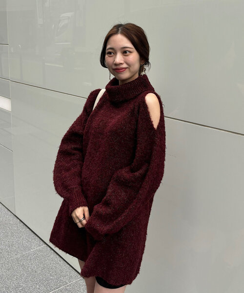 Chico(チコ)の「【まよ企画/WEB限定】肩スリットタートルニットワンピース(ワンピース・レディース・レッド/アイボリー・FREE)」の9枚目の写真