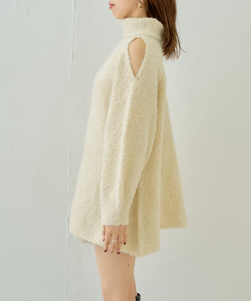 Chico(チコ)の「【まよ企画/WEB限定】肩スリットタートルニットワンピース(ワンピース・レディース・レッド/アイボリー・FREE)」の20枚目の写真