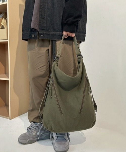 MGV（エムジーヴィー）の「2wayジップデザインショルダーバッグ（ショルダーバッグ・メンズ・ブラック/ホワイト/ブラウン/グリーン・FREE）」の5枚目の写真