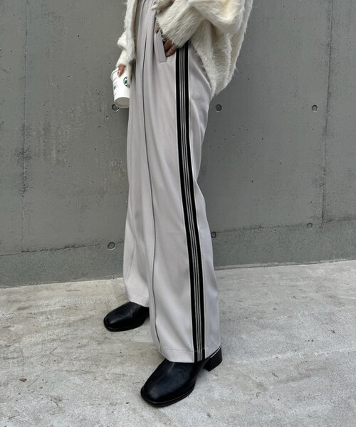 mline（エムライン）の「[mline]ラインジャージパンツ（その他パンツ・レディース・ネイビー/ベージュ・FREE）」の4枚目の写真