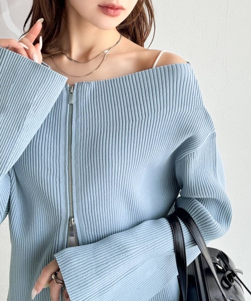 mily bilet(ミウィビレット)の「【mily bilet】大人の愛されカーデ。オフショル2WAYダブルジップニットカーディガン(カーディガン/ボレロ・レディース・アイボリー/ブルー/ブラック・X-LARGE/LARGE/MEDIUM/SMALL)」の3枚目の写真