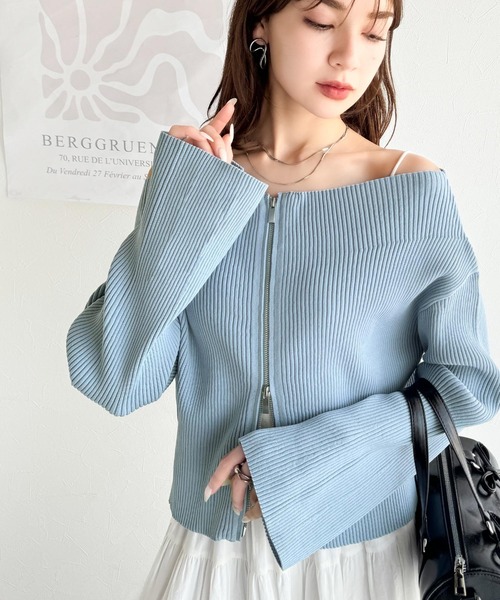 mily bilet(ミウィビレット)の「【mily bilet】大人の愛されカーデ。オフショル2WAYダブルジップニットカーディガン(カーディガン/ボレロ・レディース・アイボリー/ブルー/ブラック・X-LARGE/LARGE/MEDIUM/SMALL)」の4枚目の写真