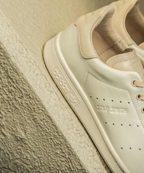 adidas(アディダス)の「『23-25サイズ』adidas Exclusive STAN SMITH LUX(スニーカー・レディース・ホワイト系その他・23/23.5/24/24.5/25)」の2枚目の写真