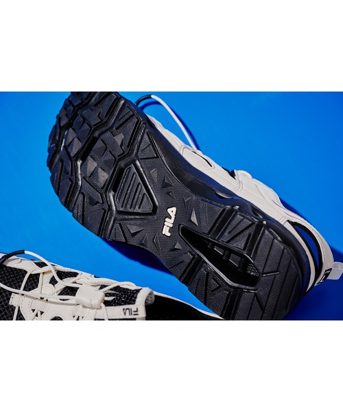 FILA（フィラ）の「SLEEK WAVY SD（サンダル・レディース・ブラック/ブラック×ホワイト・25.0cm/24.0cm/23.0cm/22.0cm/29.0cm/28.0cm/27.0cm/26.0cm）」の17枚目の写真