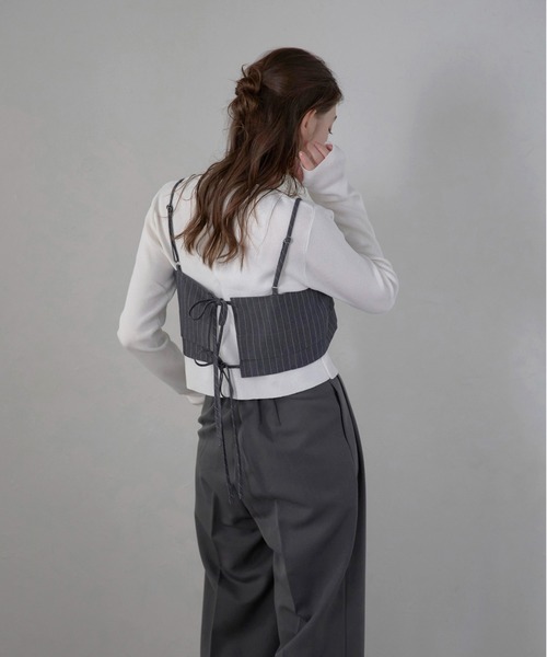 MINERTE(ミネルテ)の「【MINERTE】back ribbon pinstripe bustier / バックリボンピンストライプビスチェ(キャミソール・レディース・ダークグレー/ブラック・FREE)」の20枚目の写真