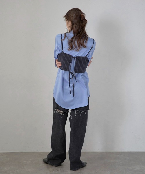 MINERTE(ミネルテ)の「【MINERTE】back ribbon pinstripe bustier / バックリボンピンストライプビスチェ(キャミソール・レディース・ダークグレー/ブラック・FREE)」の8枚目の写真
