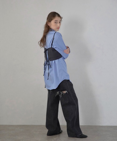 MINERTE(ミネルテ)の「【MINERTE】back ribbon pinstripe bustier / バックリボンピンストライプビスチェ(キャミソール・レディース・ダークグレー/ブラック・FREE)」の9枚目の写真