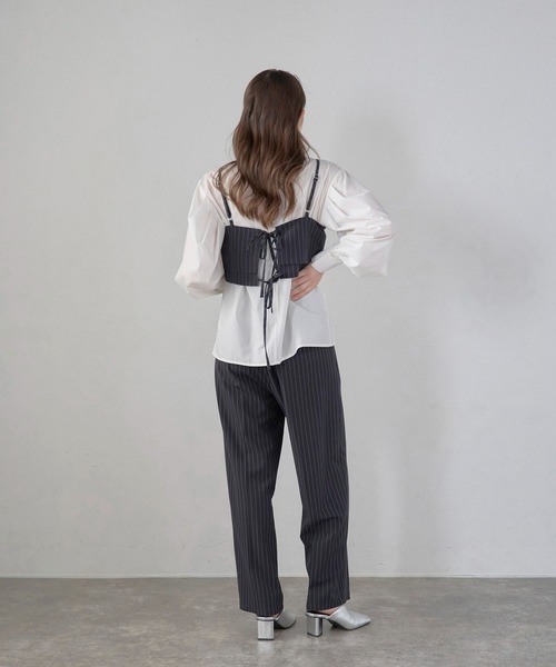 MINERTE(ミネルテ)の「【MINERTE】back ribbon pinstripe bustier / バックリボンピンストライプビスチェ(キャミソール・レディース・ダークグレー/ブラック・FREE)」の14枚目の写真