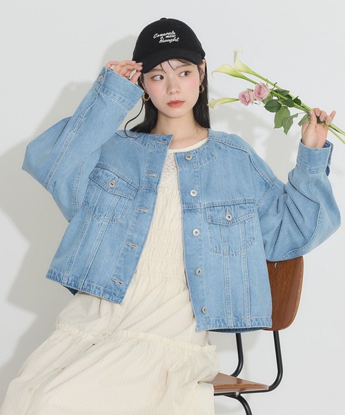 earth music&ecology（アースミュージックアンドエコロジー）の「ノーカラーデニムジャケット（デニムジャケット・レディース・ライトインディゴブルー/インディゴブルー・FREE）」の2枚目の写真