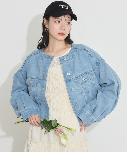 earth music&ecology（アースミュージックアンドエコロジー）の「ノーカラーデニムジャケット（デニムジャケット・レディース・ライトインディゴブルー/インディゴブルー・FREE）」の13枚目の写真