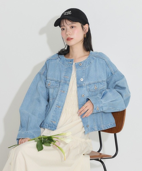 earth music&ecology（アースミュージックアンドエコロジー）の「ノーカラーデニムジャケット（デニムジャケット・レディース・ライトインディゴブルー/インディゴブルー・FREE）」の10枚目の写真