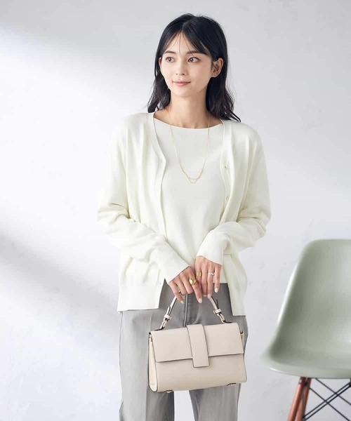 a.v.v（アーヴェヴェ）の「【洗える/UVカット】Vネックカーディガン（カーディガン/ボレロ・レディース・ホワイト/ブラック/ブルー/グレー系その他・40/38/42/36/34）」の2枚目の写真