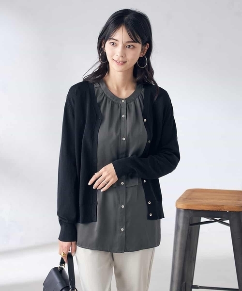 a.v.v（アーヴェヴェ）の「【洗える/UVカット】Vネックカーディガン（カーディガン/ボレロ・レディース・ホワイト/ブラック/ブルー/グレー系その他・40/38/42/36/34）」の3枚目の写真