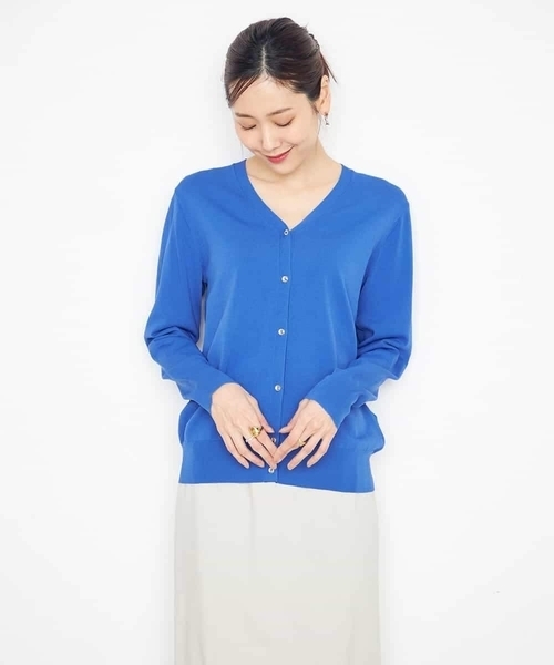 a.v.v（アーヴェヴェ）の「【洗える/UVカット】Vネックカーディガン（カーディガン/ボレロ・レディース・ホワイト/ブラック/ブルー/グレー系その他・40/38/42/36/34）」の5枚目の写真