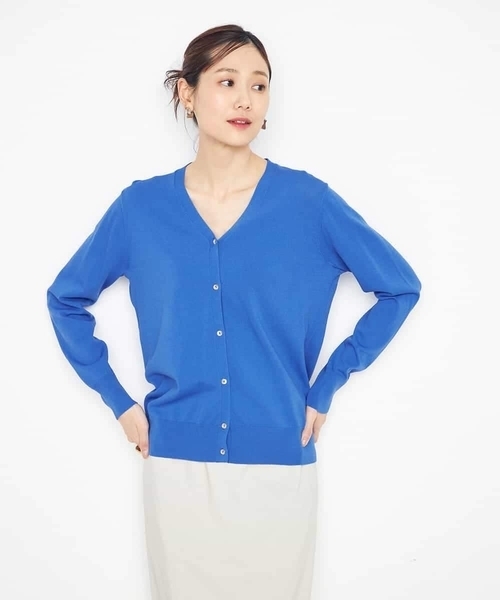 a.v.v（アーヴェヴェ）の「【洗える/UVカット】Vネックカーディガン（カーディガン/ボレロ・レディース・ホワイト/ブラック/ブルー/グレー系その他・40/38/42/36/34）」の6枚目の写真