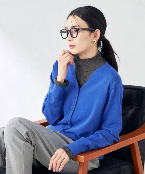 a.v.v（アーヴェヴェ）の「【洗える/UVカット】Vネックカーディガン（カーディガン/ボレロ・レディース・ホワイト/ブラック/ブルー/グレー系その他・40/38/42/36/34）」の10枚目の写真