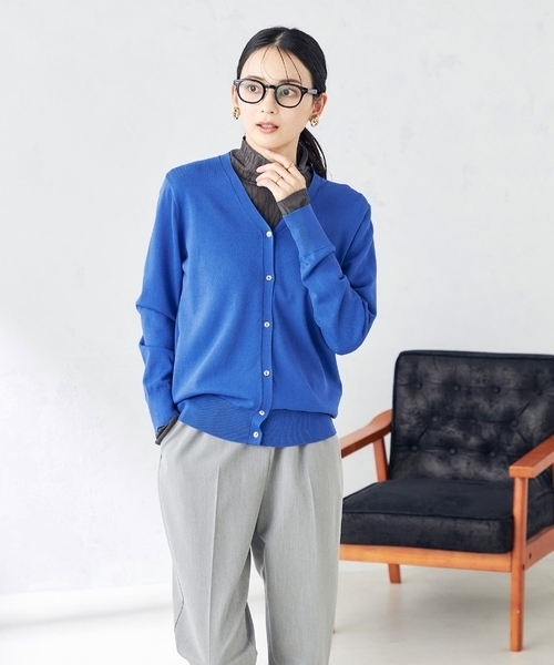 a.v.v（アーヴェヴェ）の「【洗える/UVカット】Vネックカーディガン（カーディガン/ボレロ・レディース・ホワイト/ブラック/ブルー/グレー系その他・40/38/42/36/34）」の11枚目の写真