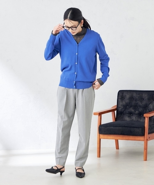 a.v.v（アーヴェヴェ）の「【洗える/UVカット】Vネックカーディガン（カーディガン/ボレロ・レディース・ホワイト/ブラック/ブルー/グレー系その他・40/38/42/36/34）」の12枚目の写真