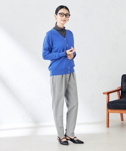 a.v.v（アーヴェヴェ）の「【洗える/UVカット】Vネックカーディガン（カーディガン/ボレロ・レディース・ホワイト/ブラック/ブルー/グレー系その他・40/38/42/36/34）」の13枚目の写真