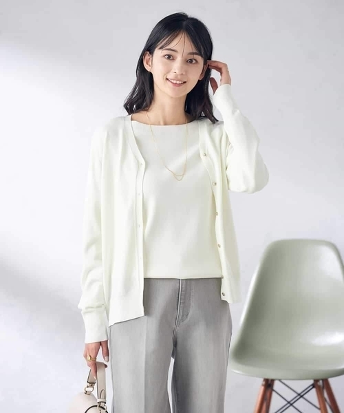 a.v.v（アーヴェヴェ）の「【洗える/UVカット】Vネックカーディガン（カーディガン/ボレロ・レディース・ホワイト/ブラック/ブルー/グレー系その他・40/38/42/36/34）」の20枚目の写真