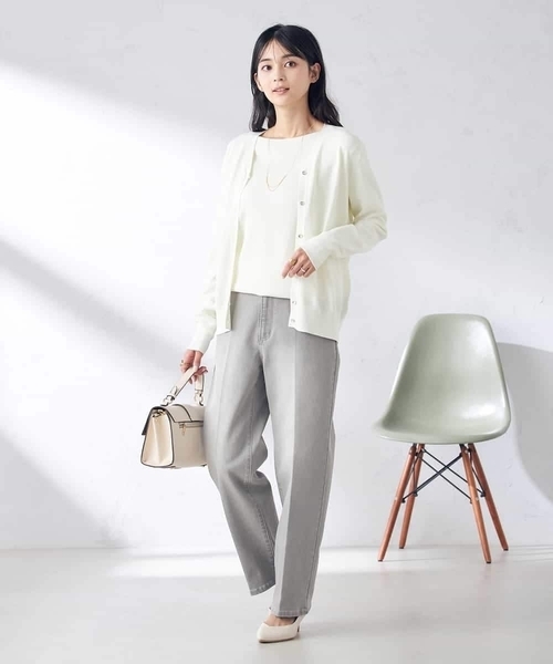 a.v.v（アーヴェヴェ）の「【洗える/UVカット】Vネックカーディガン（カーディガン/ボレロ・レディース・ホワイト/ブラック/ブルー/グレー系その他・40/38/42/36/34）」の21枚目の写真