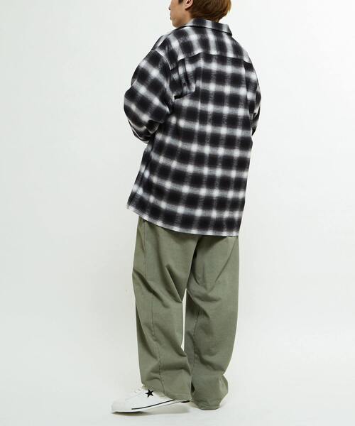 CONVERSE TOKYO(コンバーストウキョウ)の「OVERSIZED FLANNEL CHECKED SHIRT JACKET(シャツ/ブラウス・レディース・ブラック/ネイビー・MEDIUM/SMALL)」の6枚目の写真