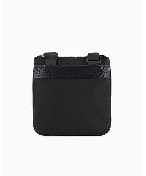 ARMANI EXCHANGE（アルマーニエクスチェンジ）の「【A|X アルマーニ エクスチェンジ】AXロゴバックル フラットショルダーバッグ（ショルダーバッグ・メンズ・ブラック・FREE）」の3枚目の写真