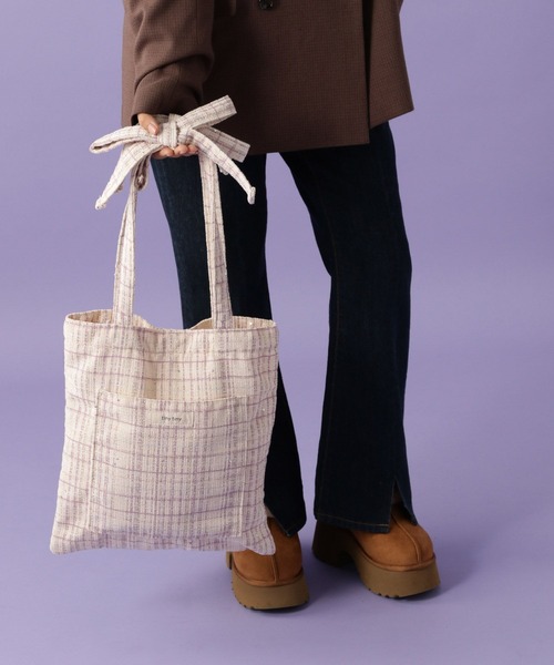 tiny tiny（ティニーティニー）の「リボンハンドルトートバッグ[tiny tiny(ティニーティニー)]（トートバッグ・レディース・ブラック/ライトブルー/グレー/その他1/その他2/その他3/ラベンダー/ホワイト/レッド/キャメル/レッド系その他/その他4/ホワイト系その他/ピンク/ブラウン系その他/ブラック系その他/ブルー/レッド系その他2/ピンク系/ミント/ブラック系その他2/レッド系その他3/ホワイト系その他2/ブルー系その他/イエロー系その他/レオパード・0）」の18枚目の写真