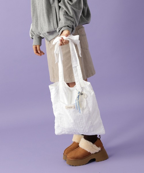 tiny tiny（ティニーティニー）の「リボンハンドルトートバッグ[tiny tiny(ティニーティニー)]（トートバッグ・レディース・ブラック/ライトブルー/グレー/その他1/その他2/その他3/ラベンダー/ホワイト/レッド/キャメル/レッド系その他/その他4/ホワイト系その他/ピンク/ブラウン系その他/ブラック系その他/ブルー/レッド系その他2/ピンク系/ミント/ブラック系その他2/レッド系その他3/ホワイト系その他2/ブルー系その他/イエロー系その他/レオパード・0）」の3枚目の写真