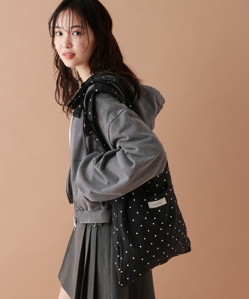 tiny tiny（ティニーティニー）の「リボンハンドルトートバッグ[tiny tiny(ティニーティニー)]（トートバッグ・レディース・ブラック/ライトブルー/グレー/その他1/その他2/その他3/ラベンダー/ホワイト/レッド/キャメル/レッド系その他/その他4/ホワイト系その他/ピンク/ブラウン系その他/ブラック系その他/ブルー/レッド系その他2/ピンク系/ミント/ブラック系その他2/レッド系その他3/ホワイト系その他2/ブルー系その他/イエロー系その他/レオパード・0）」の7枚目の写真