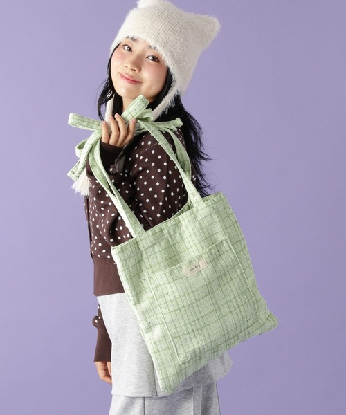 tiny tiny（ティニーティニー）の「リボンハンドルトートバッグ[tiny tiny(ティニーティニー)]（トートバッグ・レディース・ブラック/ライトブルー/グレー/その他1/その他2/その他3/ラベンダー/ホワイト/レッド/キャメル/レッド系その他/その他4/ホワイト系その他/ピンク/ブラウン系その他/ブラック系その他/ブルー/レッド系その他2/ピンク系/ミント/ブラック系その他2/レッド系その他3/ホワイト系その他2/ブルー系その他/イエロー系その他/レオパード・0）」の10枚目の写真