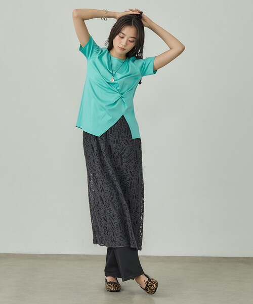 INDIVI（インディヴィ）の「【洗える】ねじりデザインTシャツ（Tシャツ/カットソー・レディース・ブルー系その他/ダークオリーブ/ブラック/ホワイト/グリーン/ベージュ/オフホワイト・05/19/15 /13/38/34）」の18枚目の写真