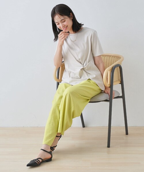 INDIVI（インディヴィ）の「【洗える】ねじりデザインTシャツ（Tシャツ/カットソー・レディース・ブルー系その他/ダークオリーブ/ブラック/ホワイト/グリーン/ベージュ/オフホワイト・05/19/15 /13/38/34）」の9枚目の写真