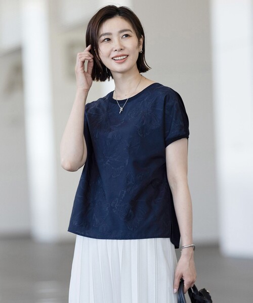 J.PRESS Ladies(J.プレス レディス)の「【洗える】シアーエンブロイダリー カットソー(Tシャツ/カットソー・レディース・ネイビー系/ライトグレー系/アイボリー系・SMALL)」の3枚目の写真