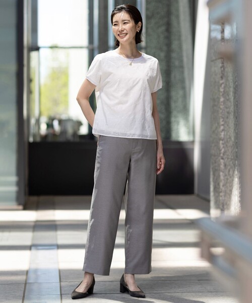 J.PRESS Ladies(J.プレス レディス)の「【洗える】シアーエンブロイダリー カットソー(Tシャツ/カットソー・レディース・ネイビー系/ライトグレー系/アイボリー系・SMALL)」の8枚目の写真