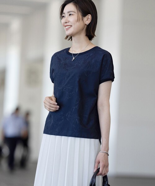J.PRESS Ladies(J.プレス レディス)の「【洗える】シアーエンブロイダリー カットソー(Tシャツ/カットソー・レディース・ネイビー系/ライトグレー系/アイボリー系・SMALL)」の10枚目の写真